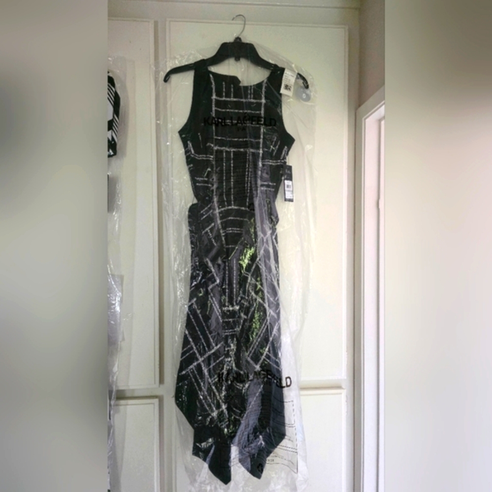 Karl Lagerfeld Black and White Sheath Dress Sleeveless Crew Neck
